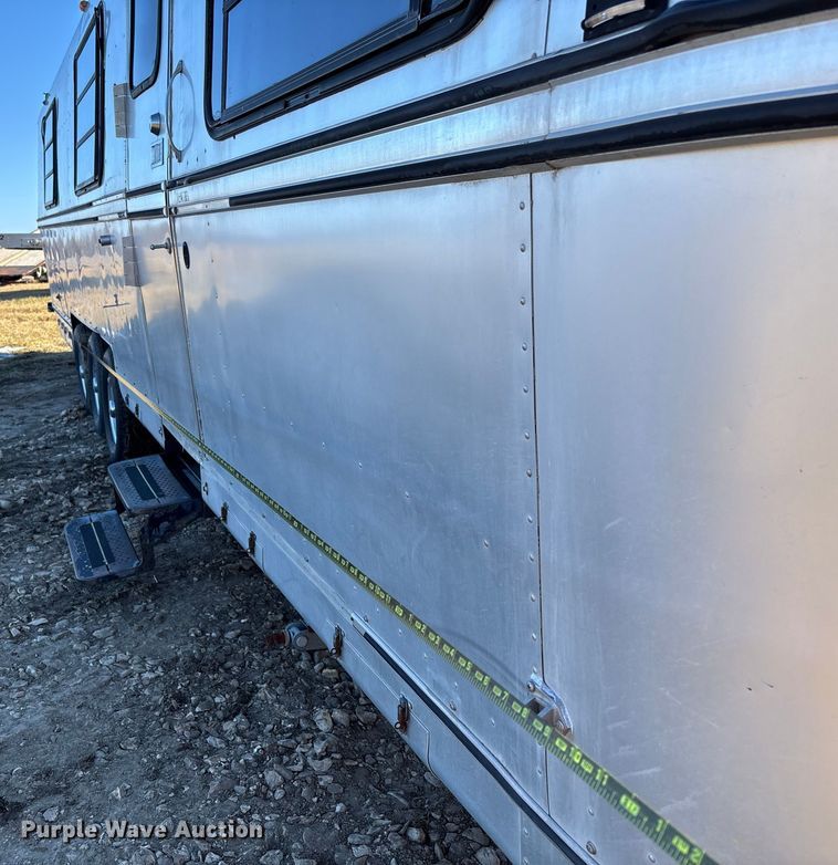 image for item FB2993 1984 Avion Camper