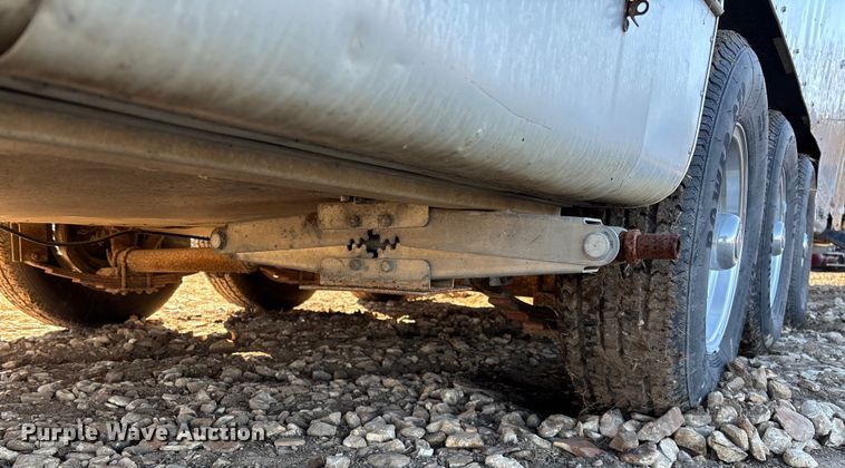 image for item FB2993 1984 Avion Camper