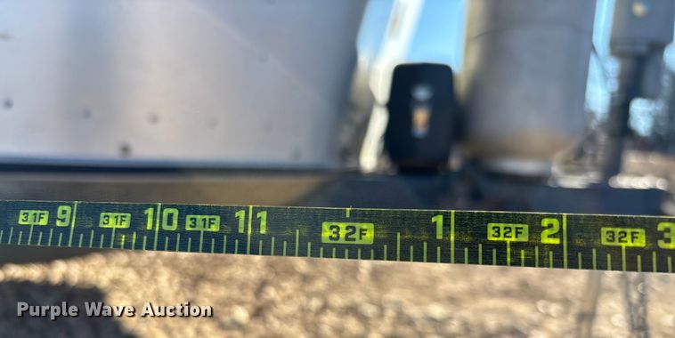 image for item FB2993 1984 Avion Camper