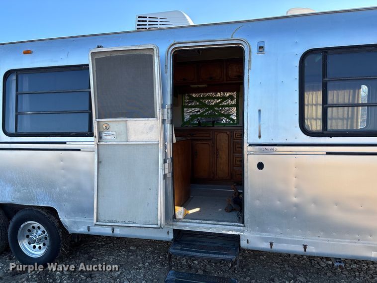 image for item FB2993 1984 Avion Camper
