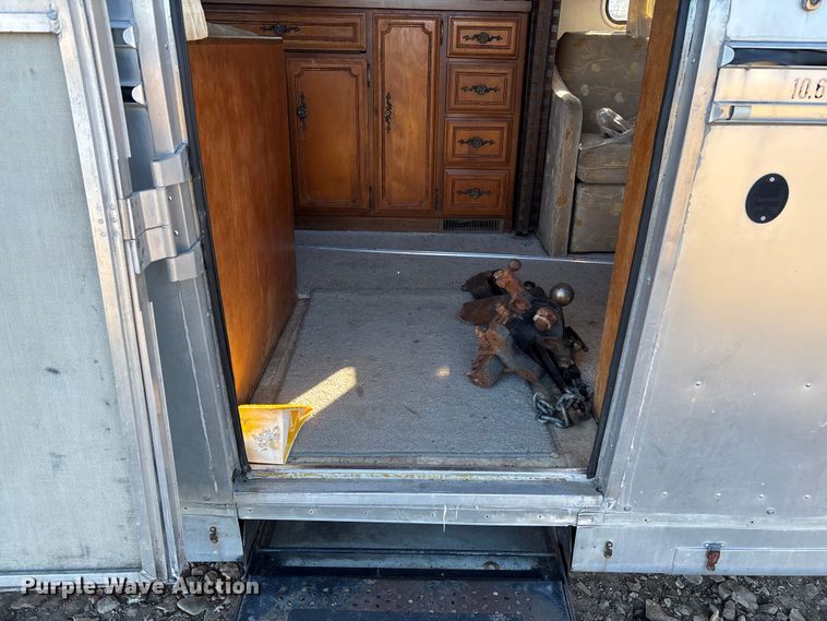 image for item FB2993 1984 Avion Camper