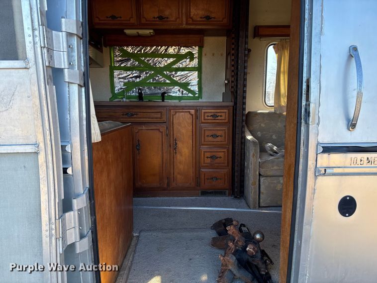 image for item FB2993 1984 Avion Camper