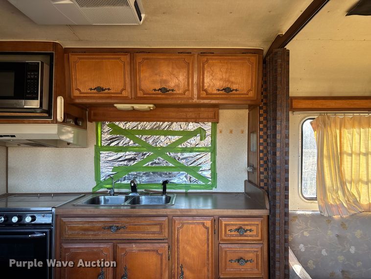 image for item FB2993 1984 Avion Camper