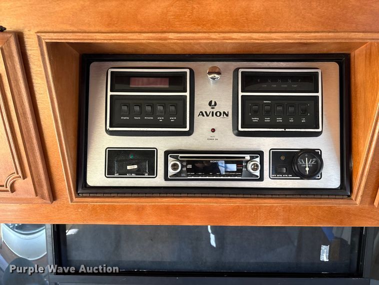 image for item FB2993 1984 Avion Camper