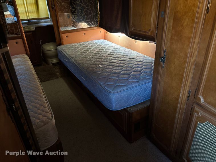 image for item FB2993 1984 Avion Camper