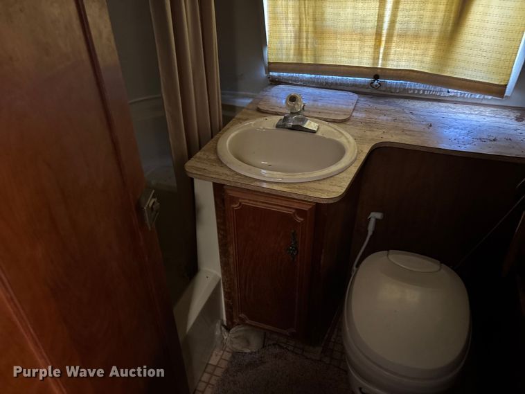 image for item FB2993 1984 Avion Camper