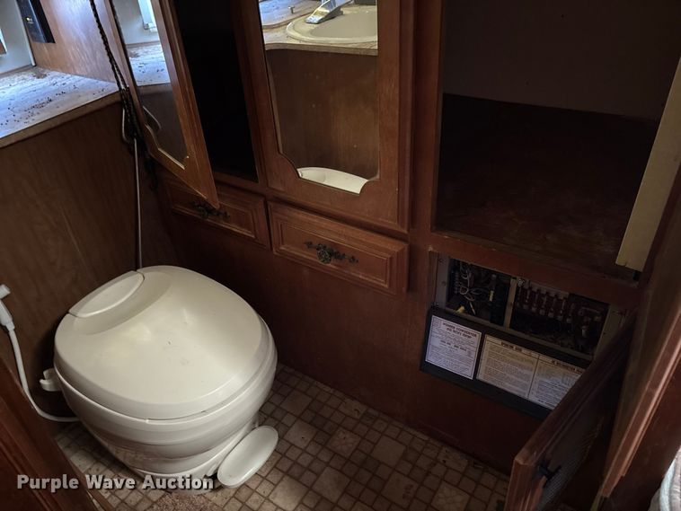 image for item FB2993 1984 Avion Camper