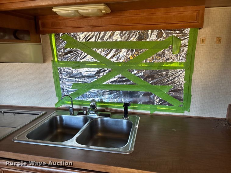 image for item FB2993 1984 Avion Camper