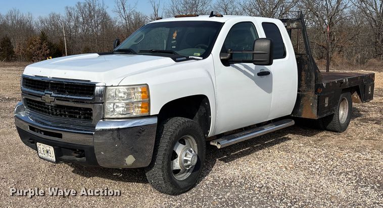 image for item FB3007 2009 Chevrolet Silverado 3500HD Ext. Cab bale bed pickup truck