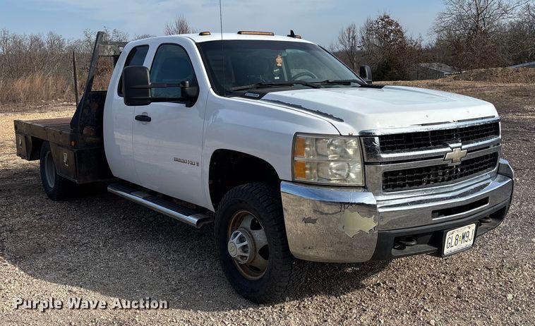 image for item FB3007 2009 Chevrolet Silverado 3500HD Ext. Cab bale bed pickup truck