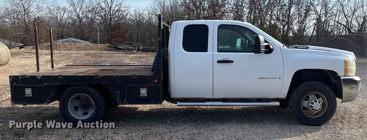 image for item FB3007 2009 Chevrolet Silverado 3500HD Ext. Cab bale bed pickup truck