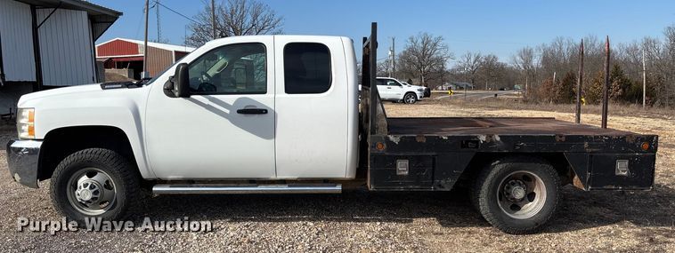 image for item FB3007 2009 Chevrolet Silverado 3500HD Ext. Cab bale bed pickup truck