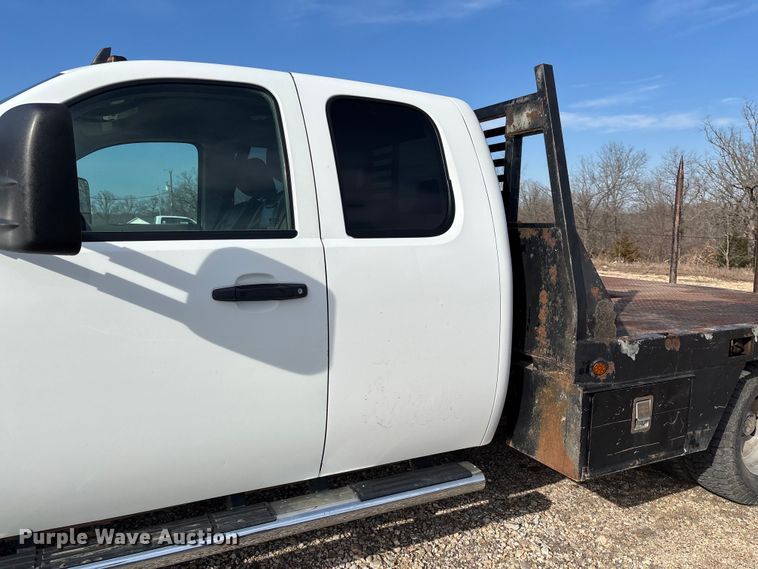image for item FB3007 2009 Chevrolet Silverado 3500HD Ext. Cab bale bed pickup truck