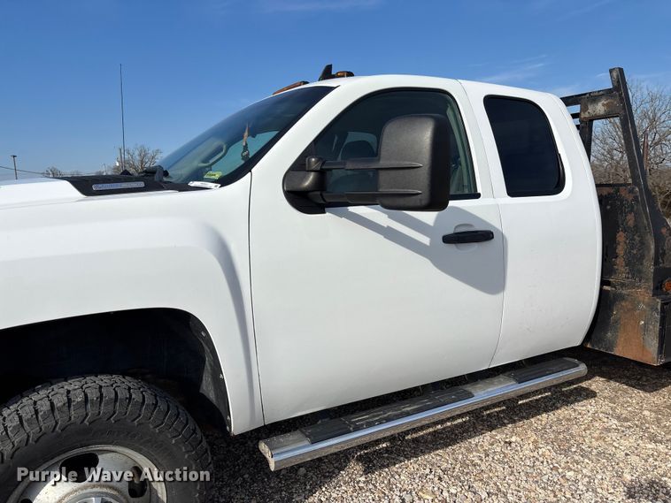 image for item FB3007 2009 Chevrolet Silverado 3500HD Ext. Cab bale bed pickup truck