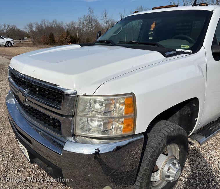 image for item FB3007 2009 Chevrolet Silverado 3500HD Ext. Cab bale bed pickup truck