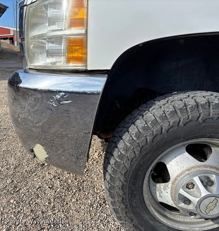 image for item FB3007 2009 Chevrolet Silverado 3500HD Ext. Cab bale bed pickup truck