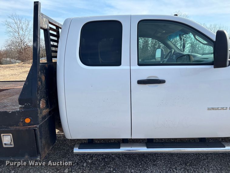 image for item FB3007 2009 Chevrolet Silverado 3500HD Ext. Cab bale bed pickup truck
