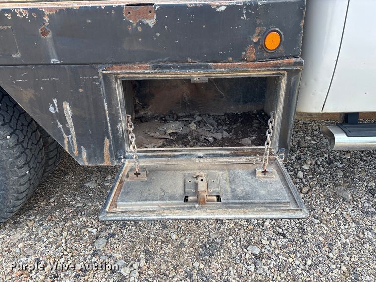 image for item FB3007 2009 Chevrolet Silverado 3500HD Ext. Cab bale bed pickup truck