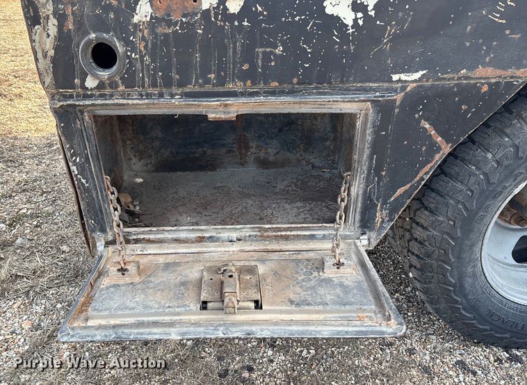 image for item FB3007 2009 Chevrolet Silverado 3500HD Ext. Cab bale bed pickup truck