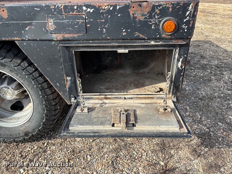 image for item FB3007 2009 Chevrolet Silverado 3500HD Ext. Cab bale bed pickup truck