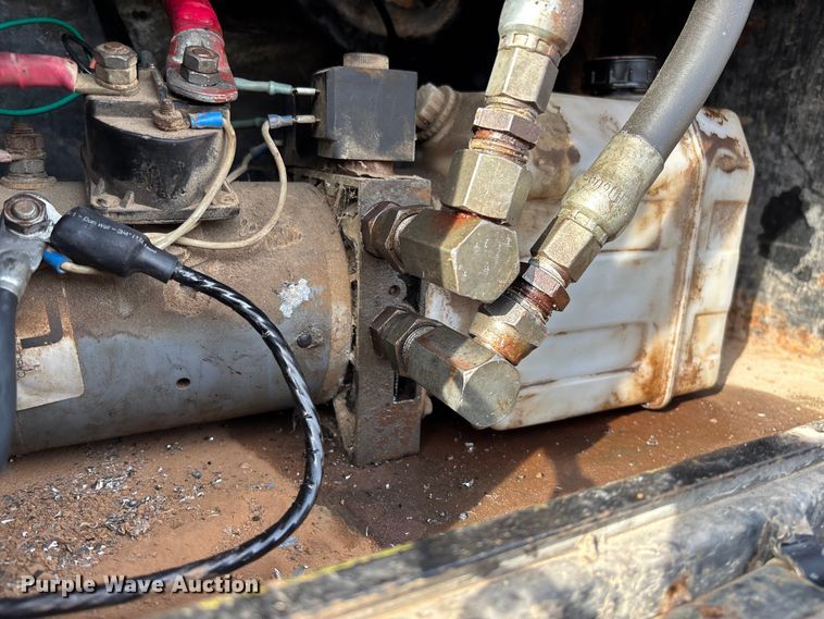 image for item FB3007 2009 Chevrolet Silverado 3500HD Ext. Cab bale bed pickup truck