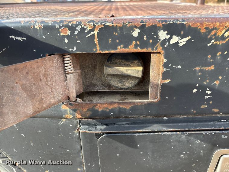 image for item FB3007 2009 Chevrolet Silverado 3500HD Ext. Cab bale bed pickup truck