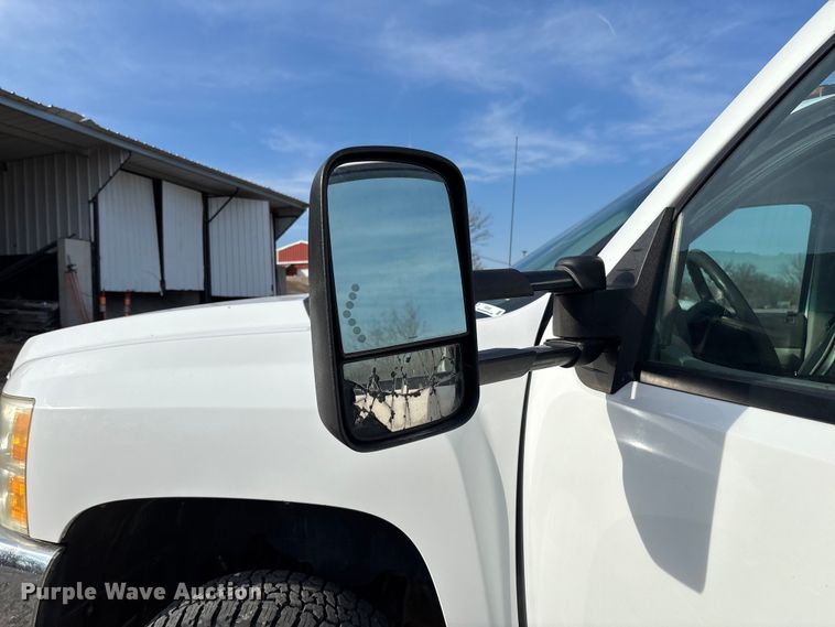 image for item FB3007 2009 Chevrolet Silverado 3500HD Ext. Cab bale bed pickup truck