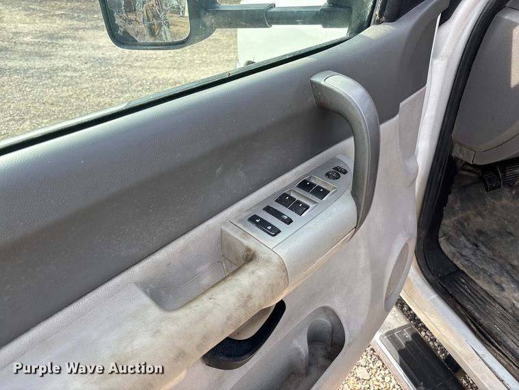 image for item FB3007 2009 Chevrolet Silverado 3500HD Ext. Cab bale bed pickup truck