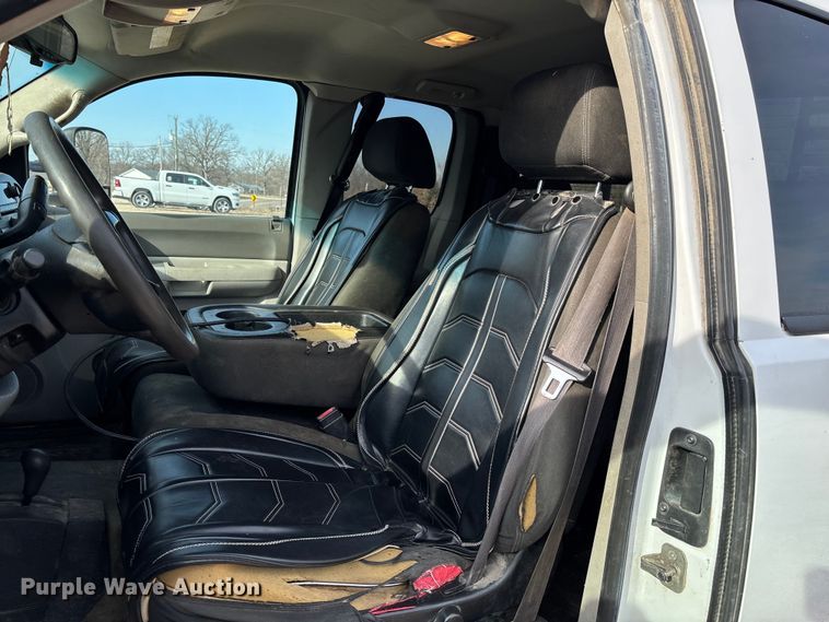 image for item FB3007 2009 Chevrolet Silverado 3500HD Ext. Cab bale bed pickup truck