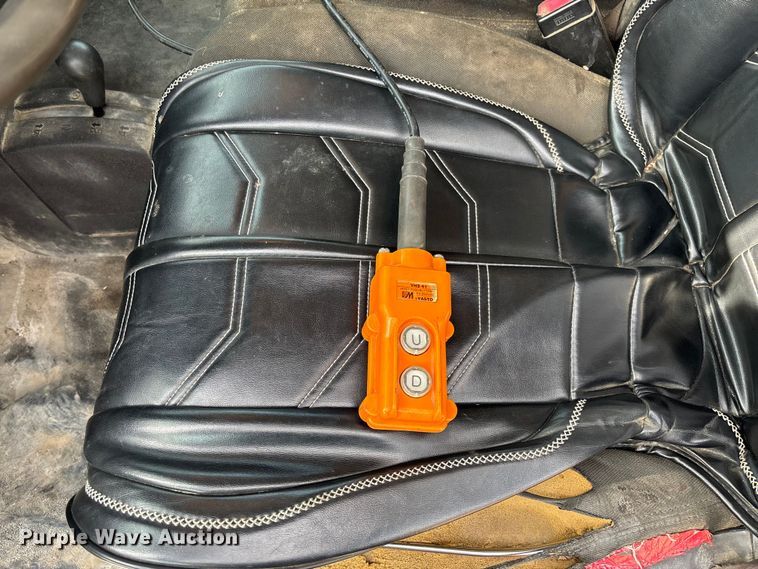 image for item FB3007 2009 Chevrolet Silverado 3500HD Ext. Cab bale bed pickup truck