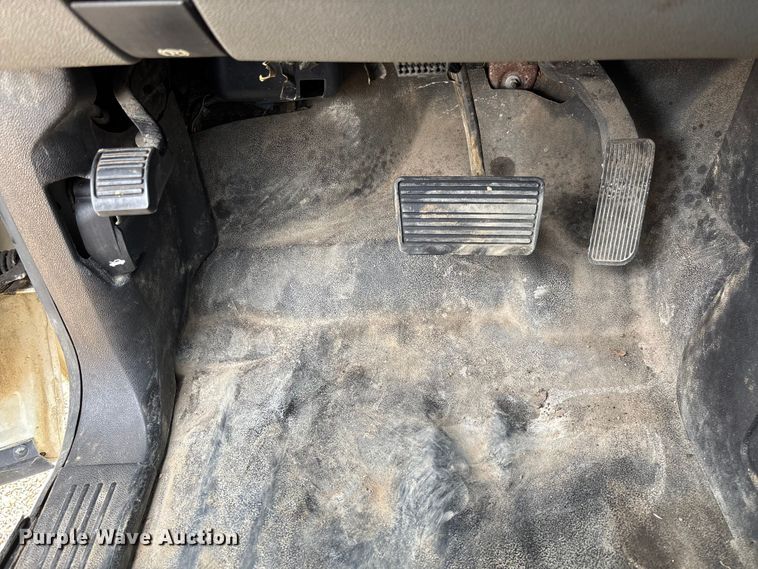 image for item FB3007 2009 Chevrolet Silverado 3500HD Ext. Cab bale bed pickup truck