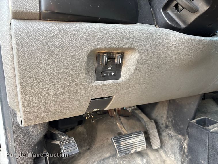 image for item FB3007 2009 Chevrolet Silverado 3500HD Ext. Cab bale bed pickup truck