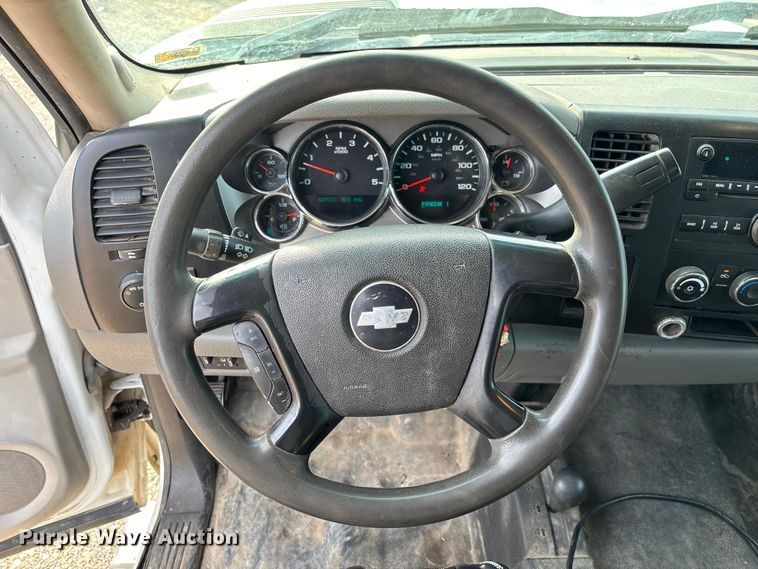 image for item FB3007 2009 Chevrolet Silverado 3500HD Ext. Cab bale bed pickup truck