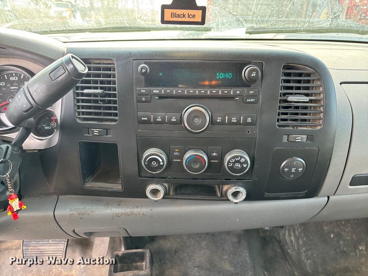 image for item FB3007 2009 Chevrolet Silverado 3500HD Ext. Cab bale bed pickup truck