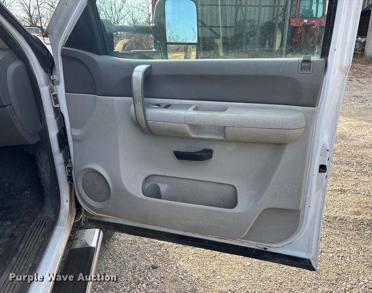 image for item FB3007 2009 Chevrolet Silverado 3500HD Ext. Cab bale bed pickup truck