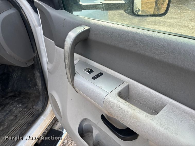 image for item FB3007 2009 Chevrolet Silverado 3500HD Ext. Cab bale bed pickup truck