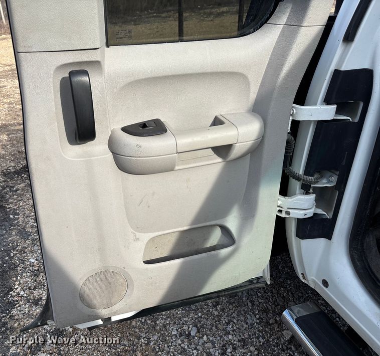 image for item FB3007 2009 Chevrolet Silverado 3500HD Ext. Cab bale bed pickup truck