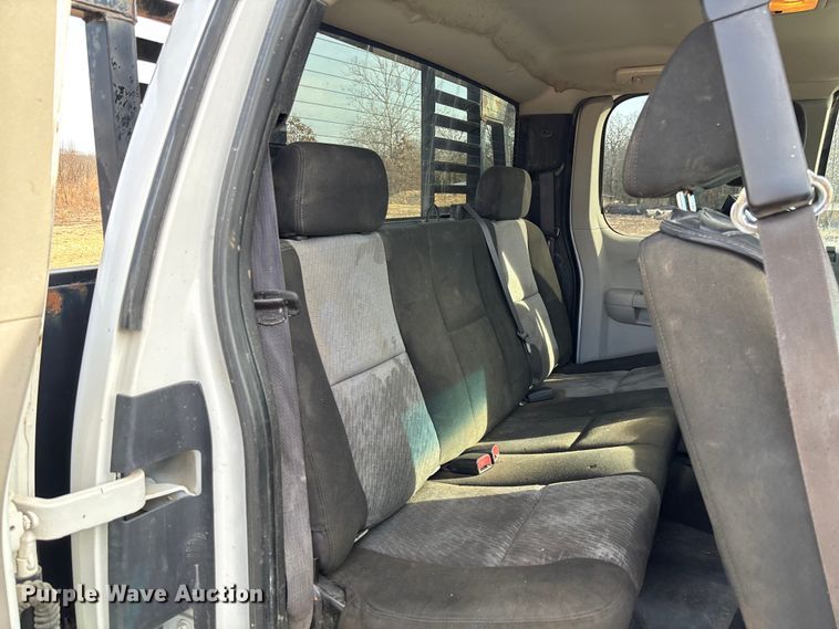 image for item FB3007 2009 Chevrolet Silverado 3500HD Ext. Cab bale bed pickup truck