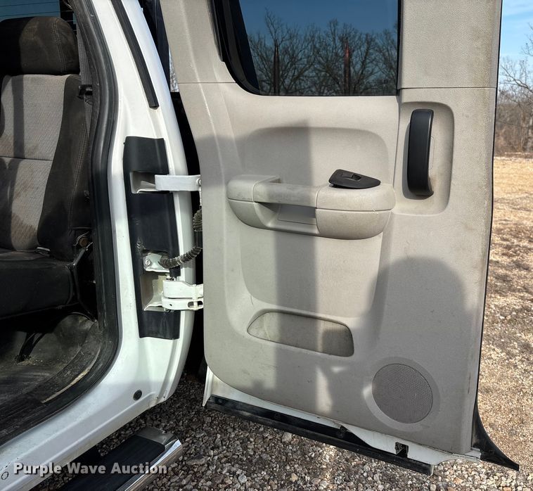 image for item FB3007 2009 Chevrolet Silverado 3500HD Ext. Cab bale bed pickup truck