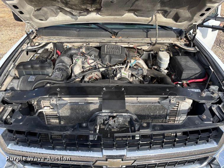 image for item FB3007 2009 Chevrolet Silverado 3500HD Ext. Cab bale bed pickup truck