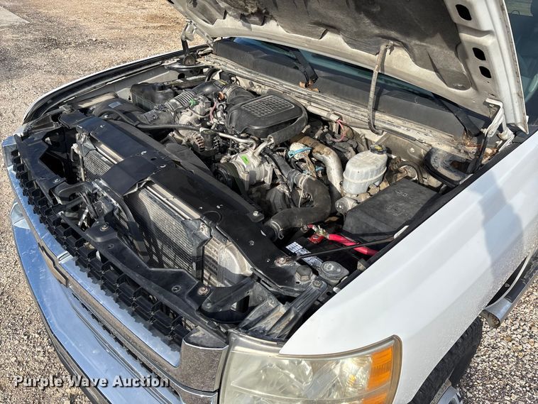 image for item FB3007 2009 Chevrolet Silverado 3500HD Ext. Cab bale bed pickup truck