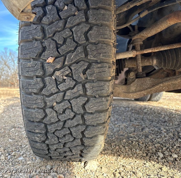 image for item FB3007 2009 Chevrolet Silverado 3500HD Ext. Cab bale bed pickup truck