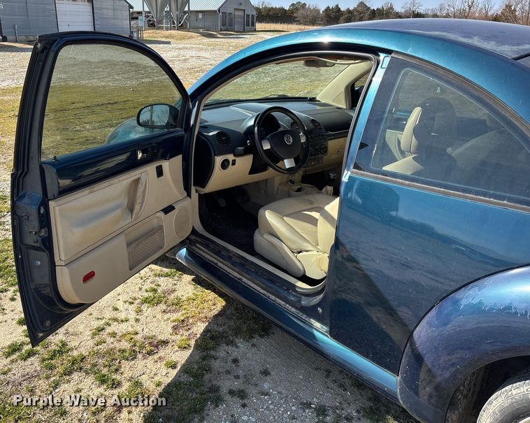 image for item FB3015 2002 Volkswagen Beetle 