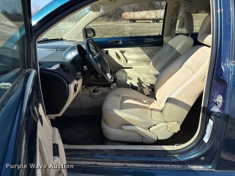 image for item FB3015 2002 Volkswagen Beetle 