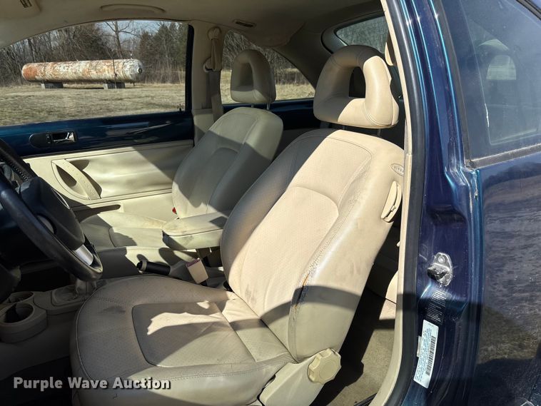 image for item FB3015 2002 Volkswagen Beetle 