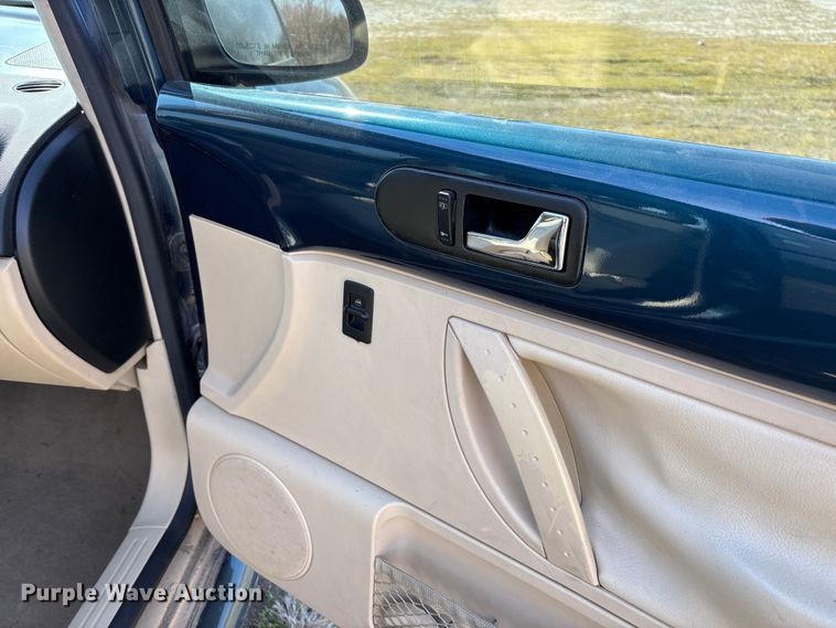 image for item FB3015 2002 Volkswagen Beetle 