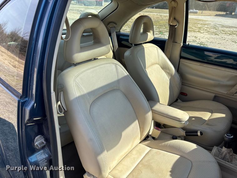 image for item FB3015 2002 Volkswagen Beetle 