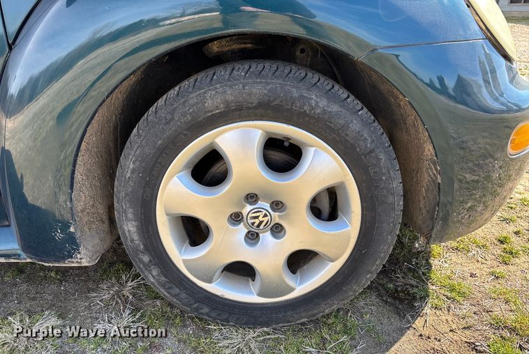 image for item FB3015 2002 Volkswagen Beetle 