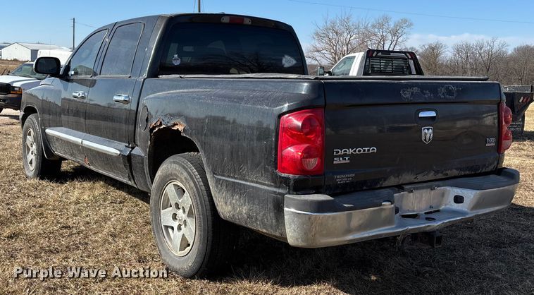 image for item FB3500 2006 Dodge Dakota Crew Cab pickup truck