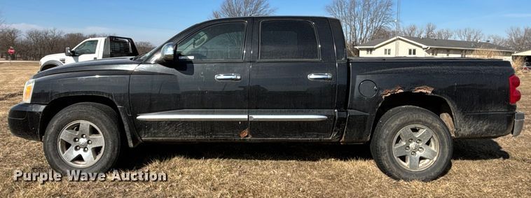 image for item FB3500 2006 Dodge Dakota Crew Cab pickup truck